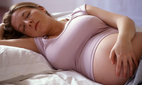 pregnant-woman-asleep-005