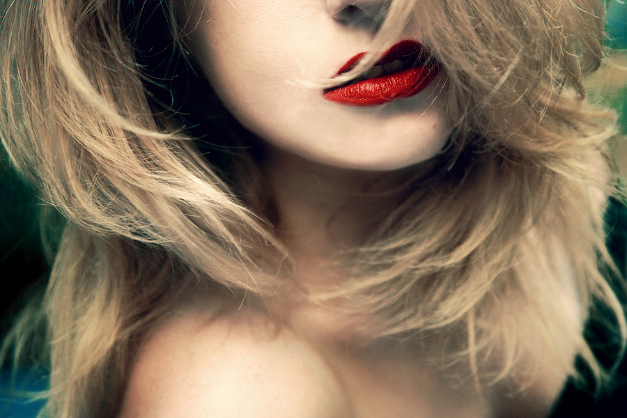 red_lips_by_leessaray-d5ni4zm